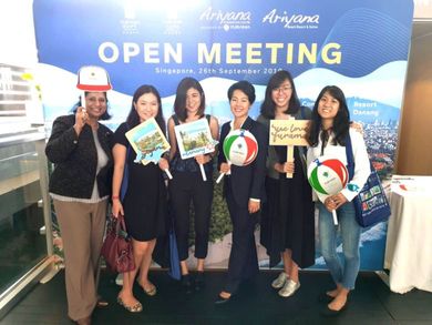 ACC manager Tran Gia Ngoc Phuong (third from right) with attendees at the Singapore roadshow.
