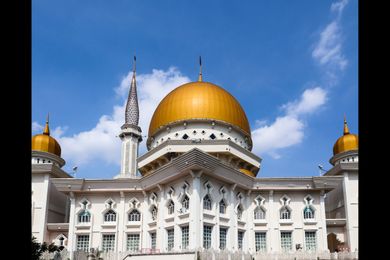 The royal mosque in Klang, Malaysia. (Hafiz Mustapha/GettyImages)