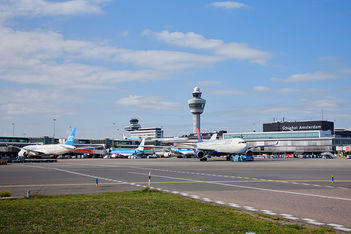 KLM and Delta Sue Dutch Government Over Schiphol Flight Cuts
