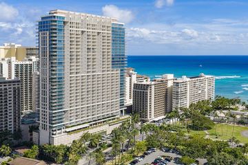 New LXR Hotel Debuts on Waikiki Beach