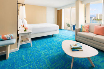 Twin Fin Waikiki Hawaii Lanai Suite