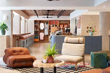 WAyfinder-Waikiki-Lobby