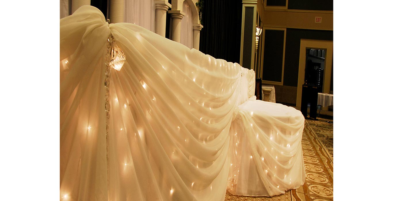 tablecloth-fairy-lights