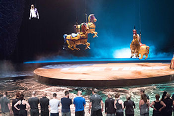 cirque-du-soleil-behind-the-stage