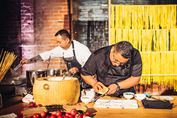 Wolfgang-Puck-pasta-station
