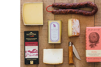 cured-gift-box-european-vacation-foods-cheese