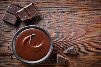 molten-chocolate-wood-table-gettyimages-494701394