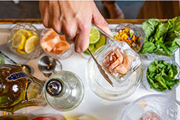 specialty-event-drinks-oversized-cocktail-ice-cubes