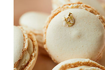 Party-line-catering-macarons