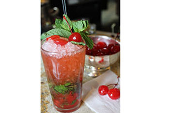 cherry-cocktail-willard-intercontinental