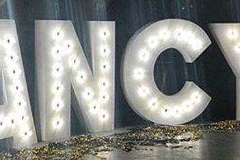 lit-up-marquee-letters-meeting-decor