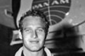 Paul Newman at New York International Airport thumbnail
