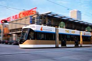 Milwaukee Unveils New Streetcar Service