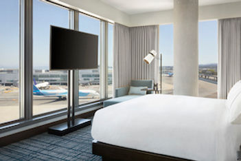Grand Hyatt at SFO new hotel corner suite