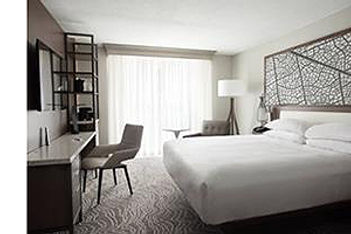 Orlando-airport-marriott-lakeside-guest-room