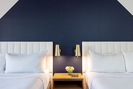 rivers-edge-hotel-portland-guest-room
