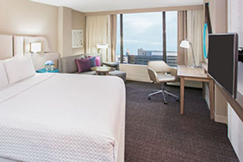 crown-plaza-denver-hotel-room