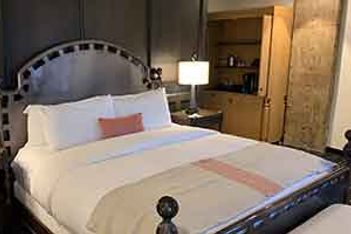 hotel-valencia-riverwalk-junior-suite