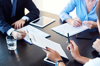 contract-signing-GettyImages-903165068a