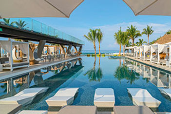 W Punta de Mita poolside