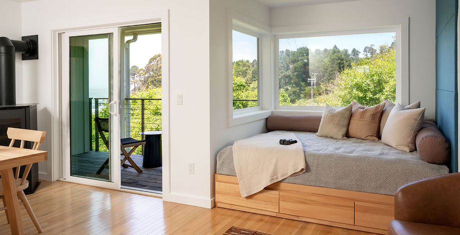 Mendocino Cove room