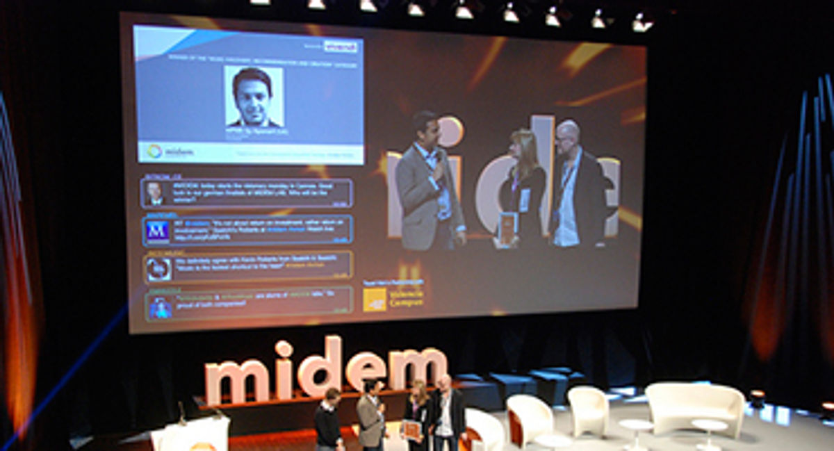 Building a Better Tweet Wall Meetings & Conventions