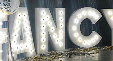 lit-up-marquee-letters-meeting-decor