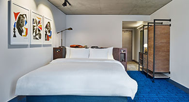 maven-hotel-king-room maven-hotel-king-room