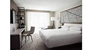Orlando-airport-marriott-lakeside-guest-room