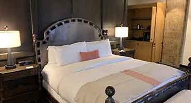 hotel-valencia-riverwalk-junior-suite