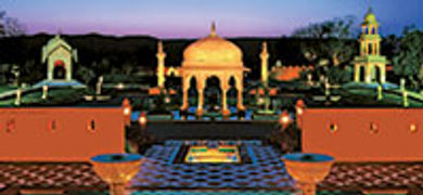 The Oberoi Rajvilas, Jaipur, in India,
takes sumptuousness to a new level.
