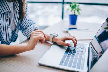 An online tool that lets planners book meetings in real time won the favour of industry decision-makers at a recent event.
