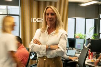jo hull identity
