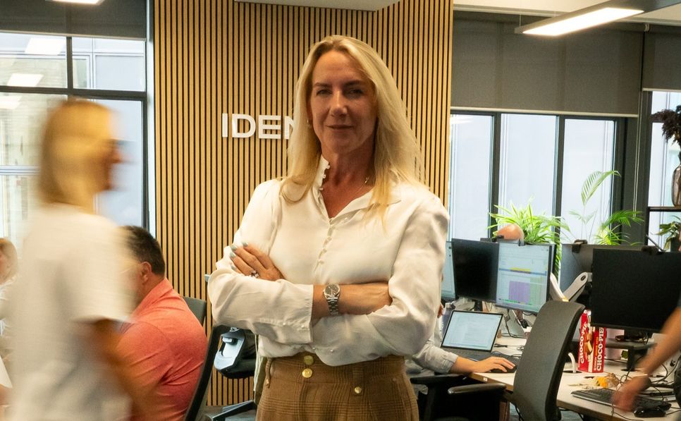 jo hull identity