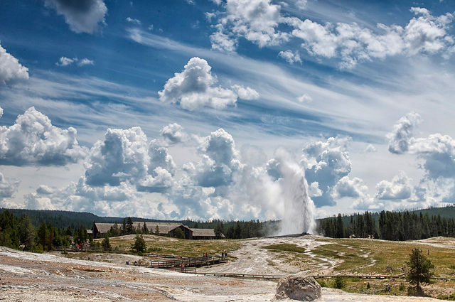 Overcrowding Threatens Future Of Yellowstone | TravelPulse