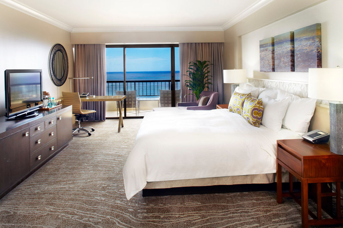 Hilton Hawaiian Village offers half off Waikiki Suites - Hawaii Magazine