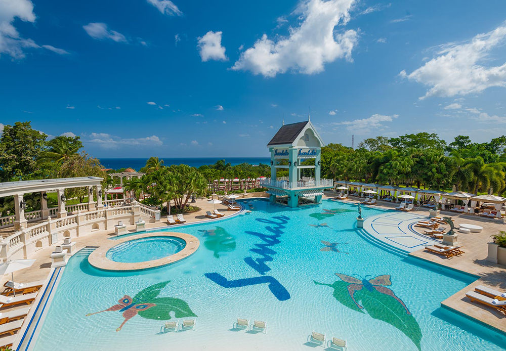 sandals-ochi-beach-all-inclusive-resort-couples-on...