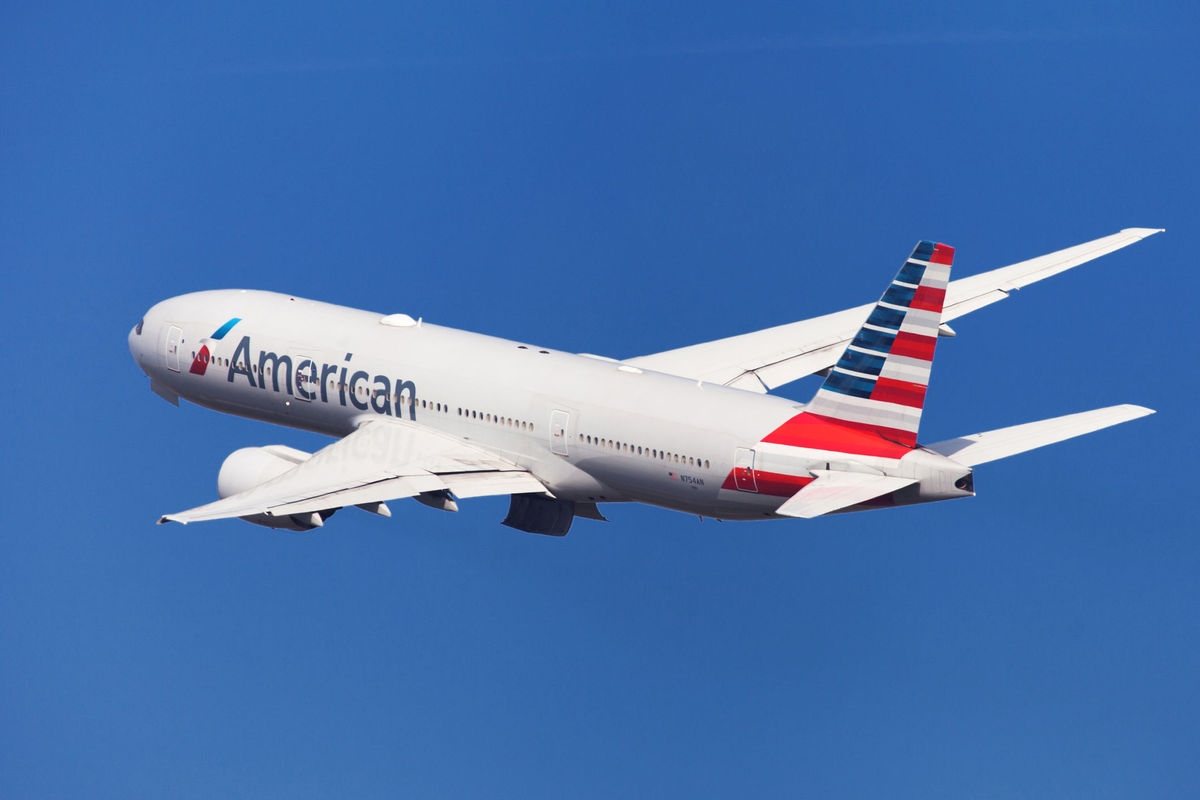 American Airlines reports a third quarter net loss of $2.4 billion