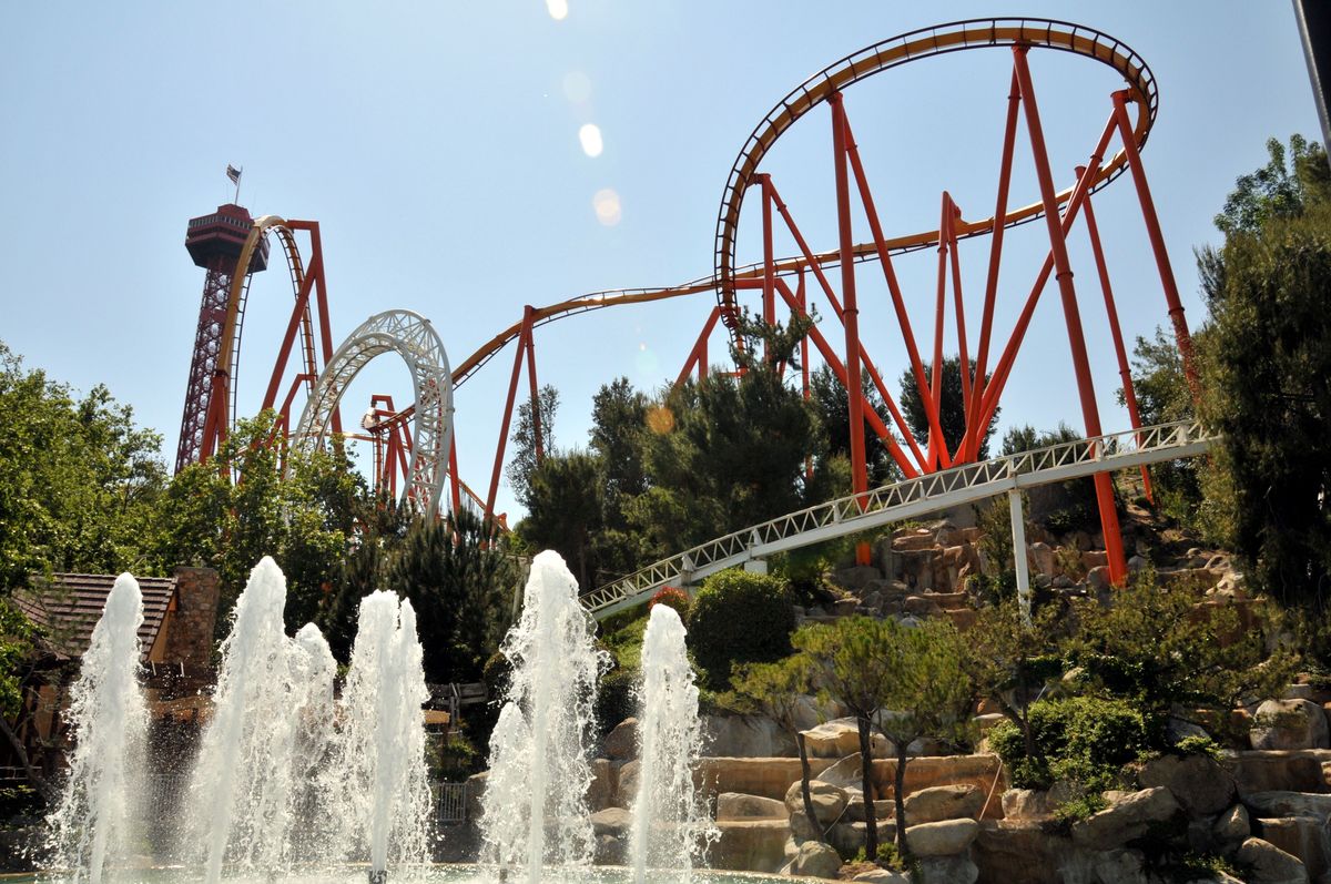 Magic Mountain Reopens Following Sunday's Brush Fire Evacuation ...