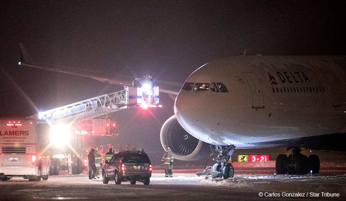 Minnesota Vikings' plane skids off runway after safe landing - ESPN