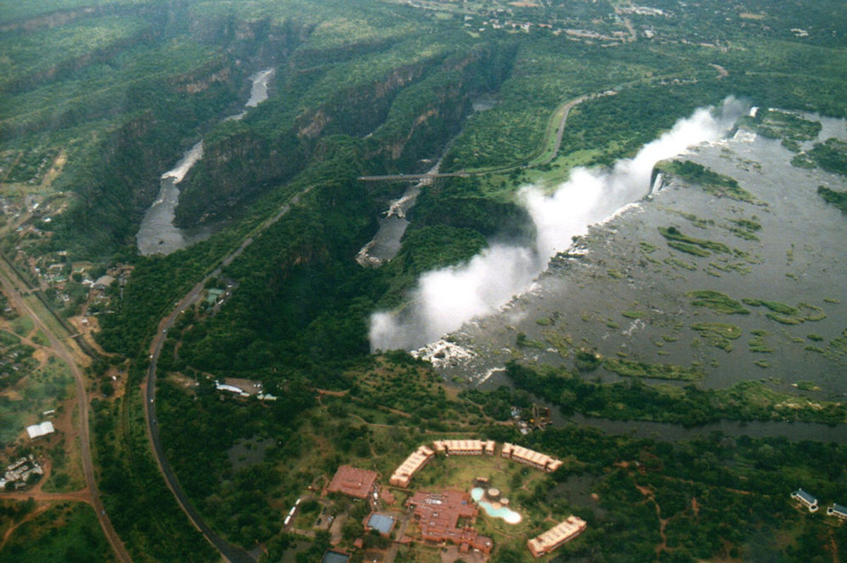 Victoria Falls Train Wreck Injures Tourists | TravelPulse