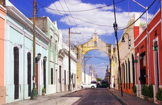 Colorful street in the old part of Merida, Yucatan, Mexico (photo via JoannElle / iStock / Getty Images Plus)