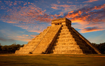 Observar el equinoccio de primavera en Chichén Itzá es una de las mejores experiencias que se pueden disfrutar en México. (Photo: via JoseIgnacioSoto / iStock / Getty Images Plus).