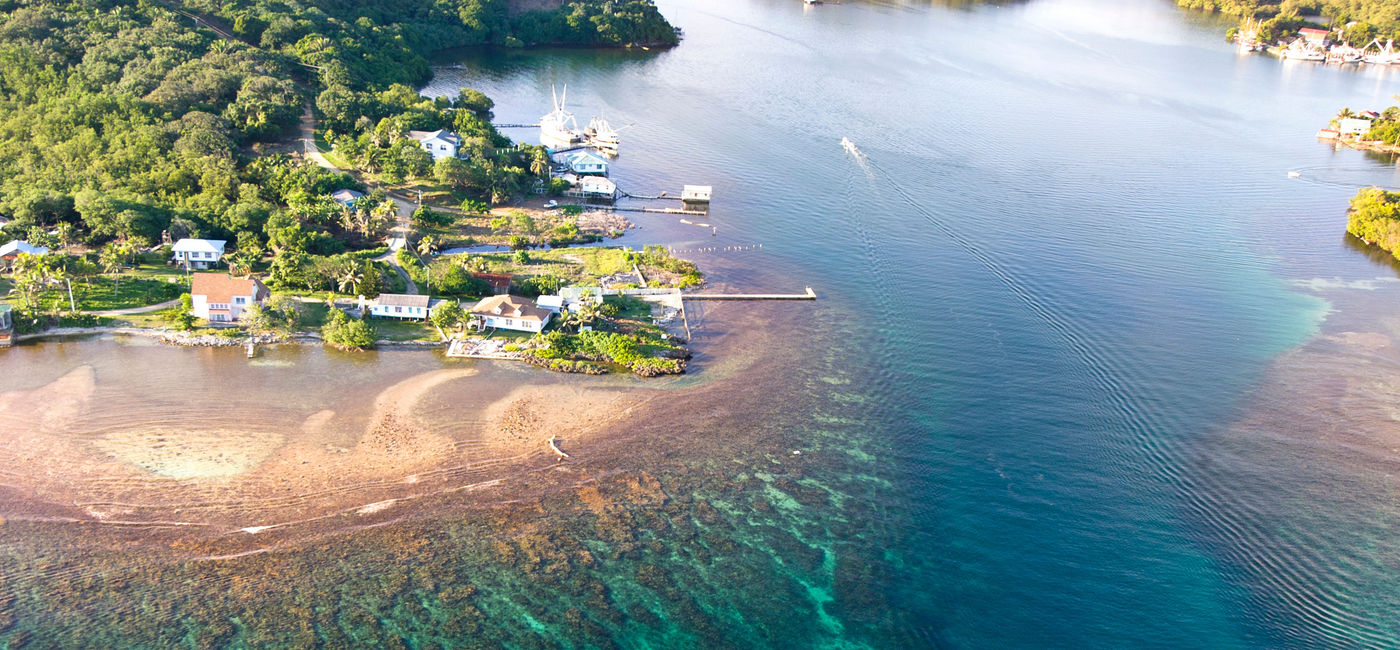 Image: Roatan Island, Honduras.  (photo via joebelanger/iStock/Getty Images Plus)