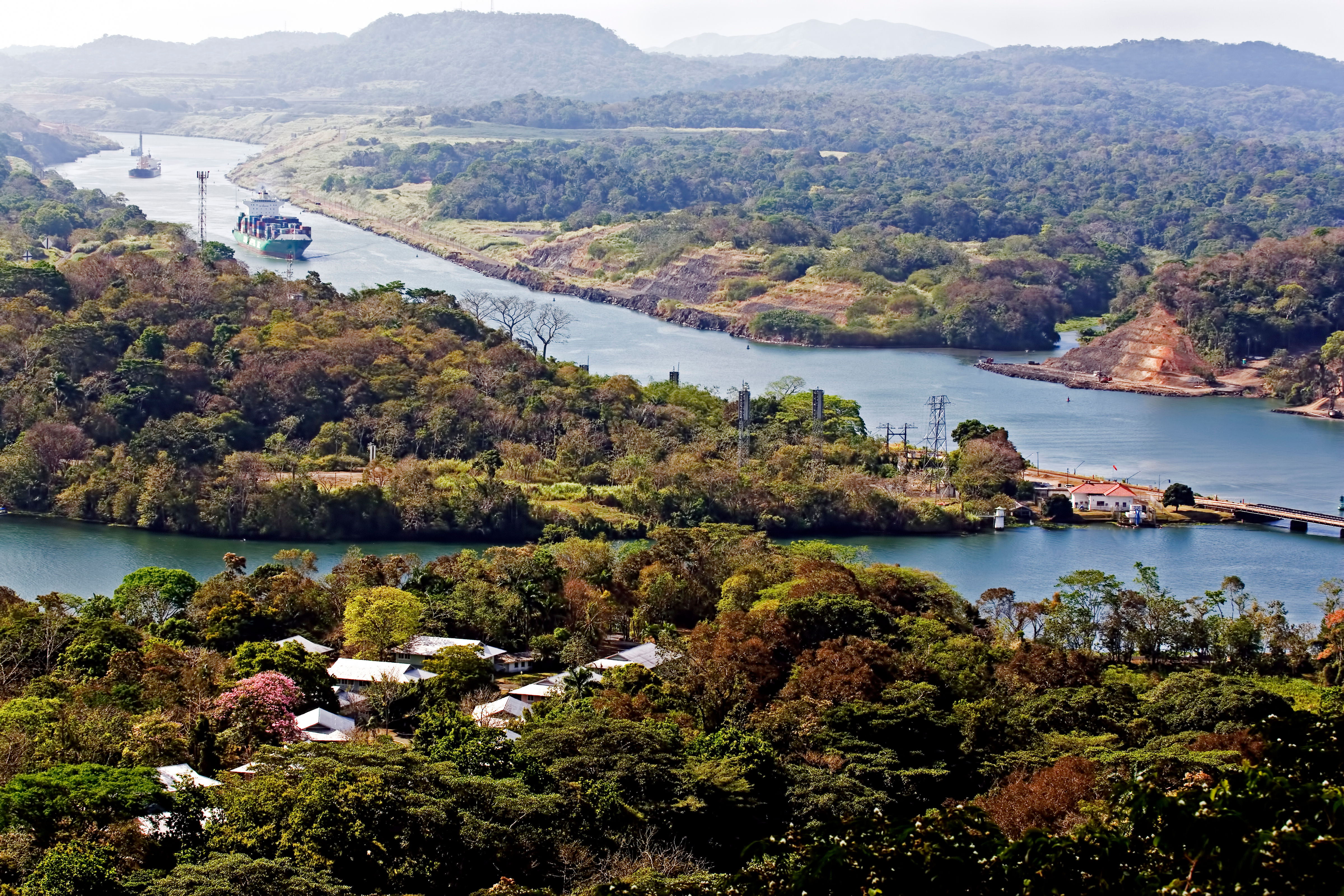 Princess Cruises 2024 25 Panama Canal Voyages Now Open For Booking   Image PHOTO Large Ships Navigate The Panama Canal. 