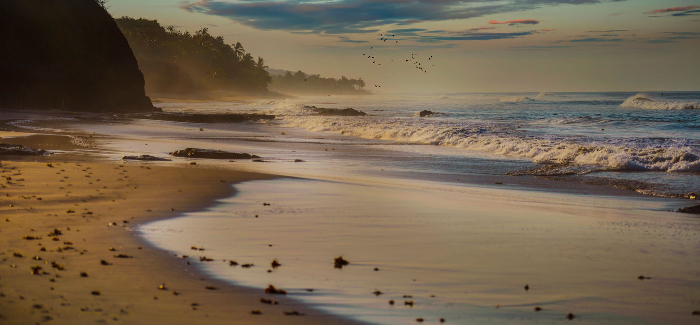 Image: PHOTO: Sunrise at Pacific beach, Riviera Nayarit, Mexico (photo via La_Corivo / iStock / Getty Images Plus)