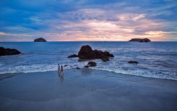 Costa Rica: Ocean Waves & Sunsets