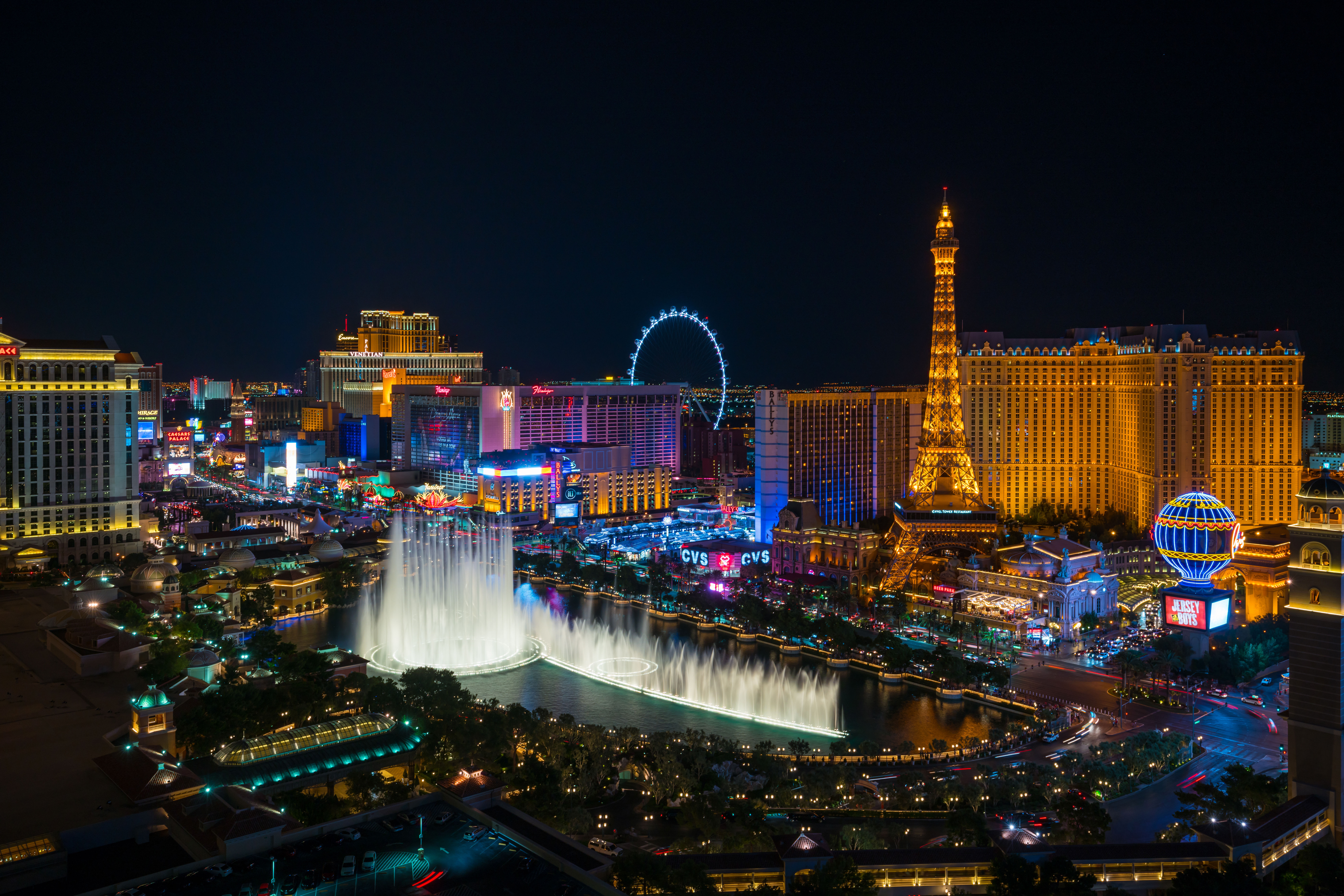 Las Vegas Raises A Glass To 2020 With Glamorous New Year S Eve Events Image The Las Vegas Strip At Night. Photo Via F11p