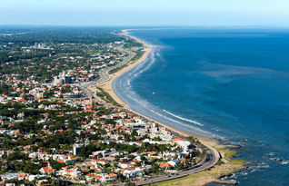 Aerial view of Rio de la Plata in Montevideo Rambla Tomás Berreta, the river Rio de la Plata, the quarters of Punta Gorda and Carrasco. Montevideo, Uruguay (marciano1 / iStock / Getty Images Plus)