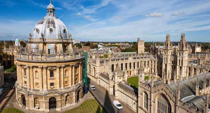 Radcliffe Camera and All Souls College, Oxford University. Oxford, UK (Arsty / iStock / Getty Images Plus)